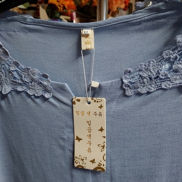 Lt. Blue NWT XL Top crochet lace at neck no fabic label - Picture 8 of 9